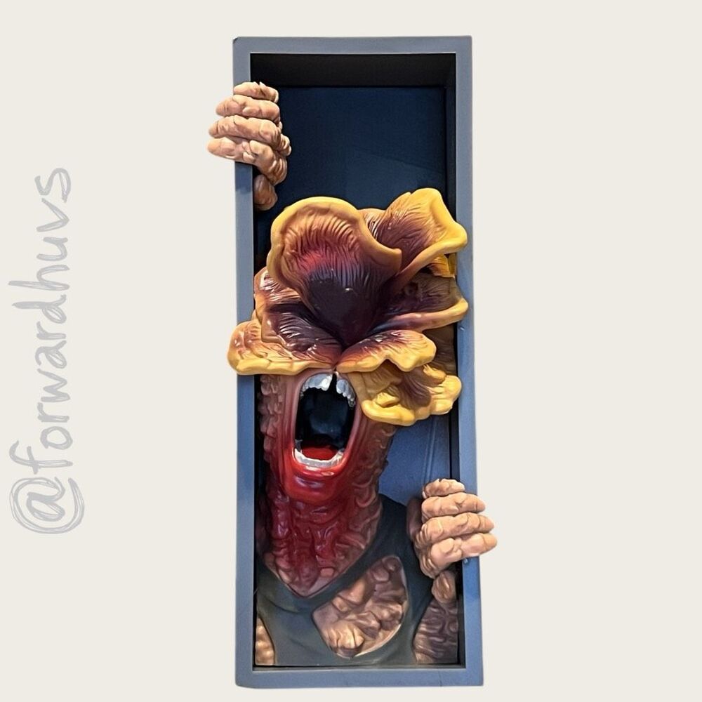 The Last of Us Infected Nooks Vinyl Bookend by CultureFly